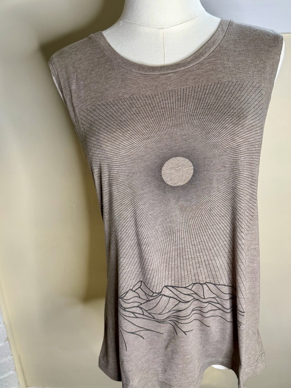 Women’s Taupe Graphic Sun & Mountain Sleeveless Tank